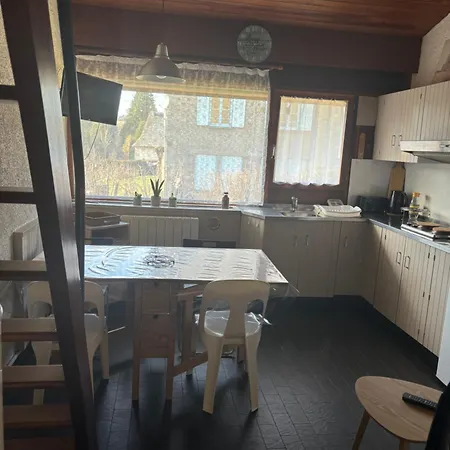 Duplex Renove Dans Prive Proche De Toutes Commodites Place De Parking Inclu