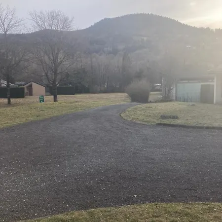 Duplex Rénové Dans Résidence Privé Proche De Toutes Commodités Place De Parking Inclu * La Bourboule